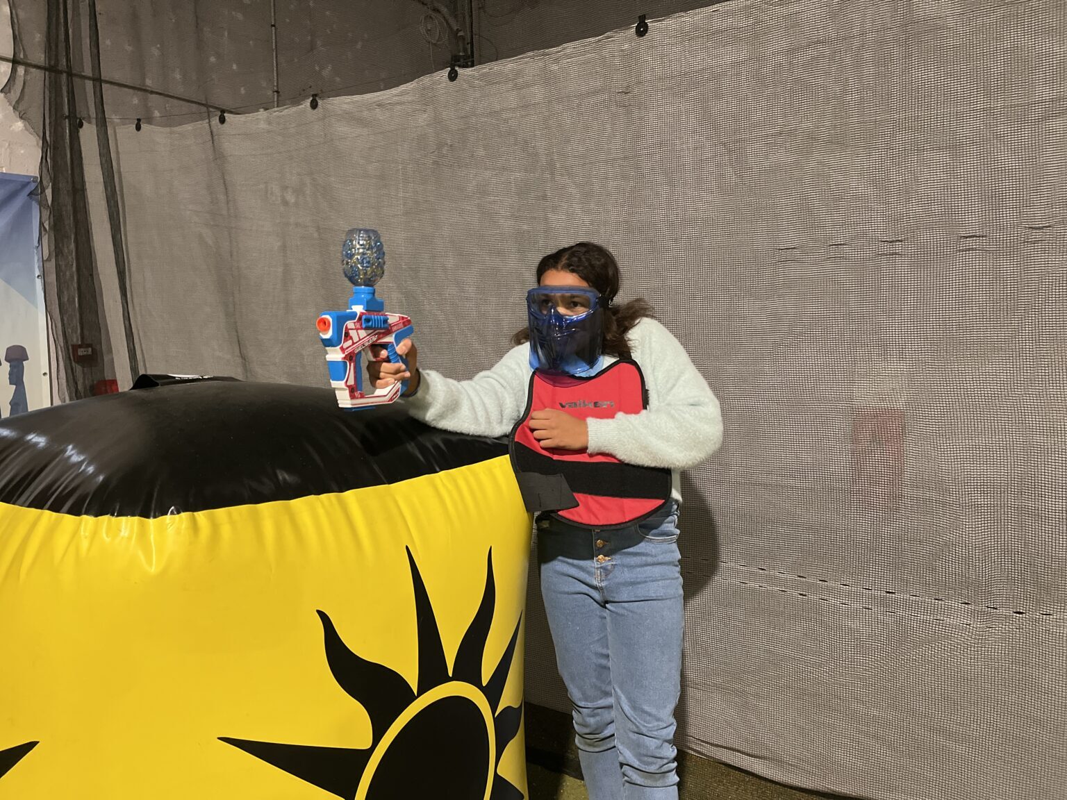 Duel au gelball dans l'arène Team Square à Hénin-Beaumont