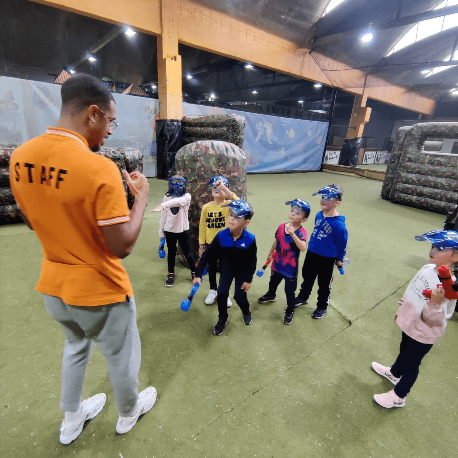 Partie de Gelball adaptée aux enfants chez Team Square