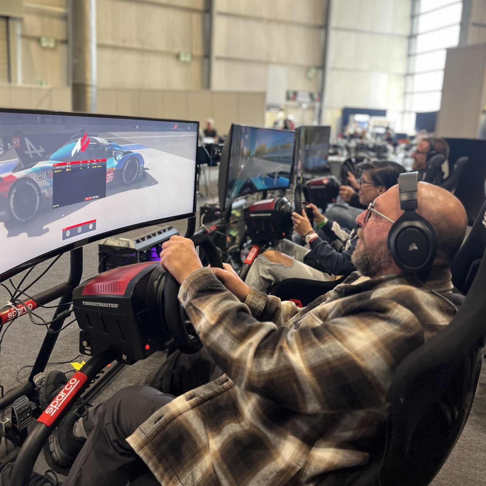 Simulateur F1 & GT à domicile — Les sourires (Team Square Outside)