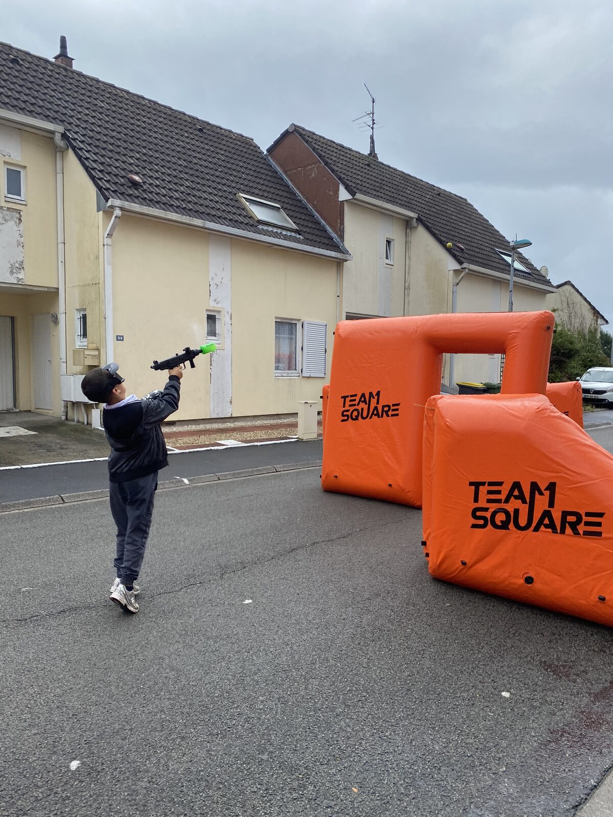 Bazooka ball à domicile — Les sourires (Team Square Outside)