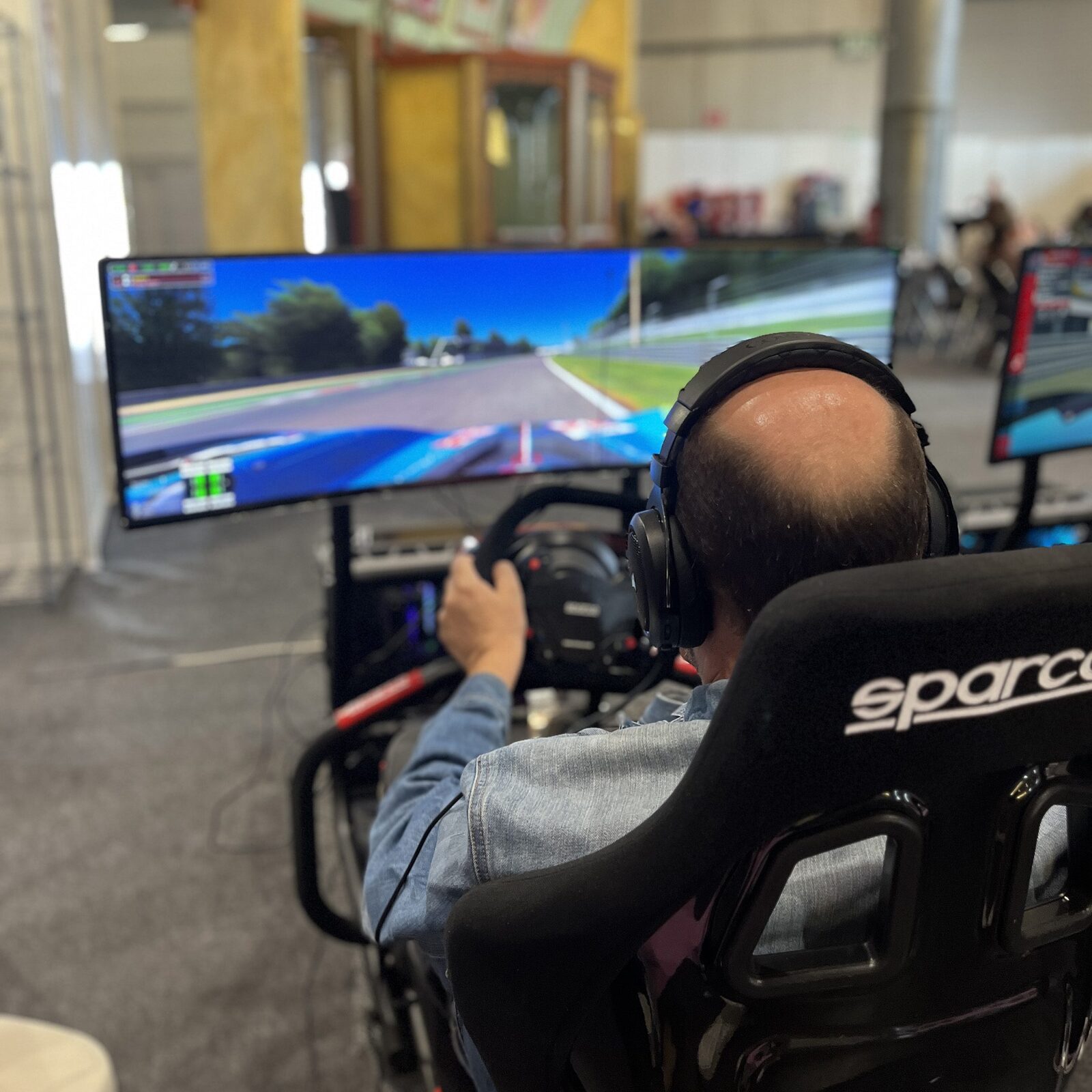 Simulateur F1 & GT à domicile — Tout le monde joue (Team Square Outside)