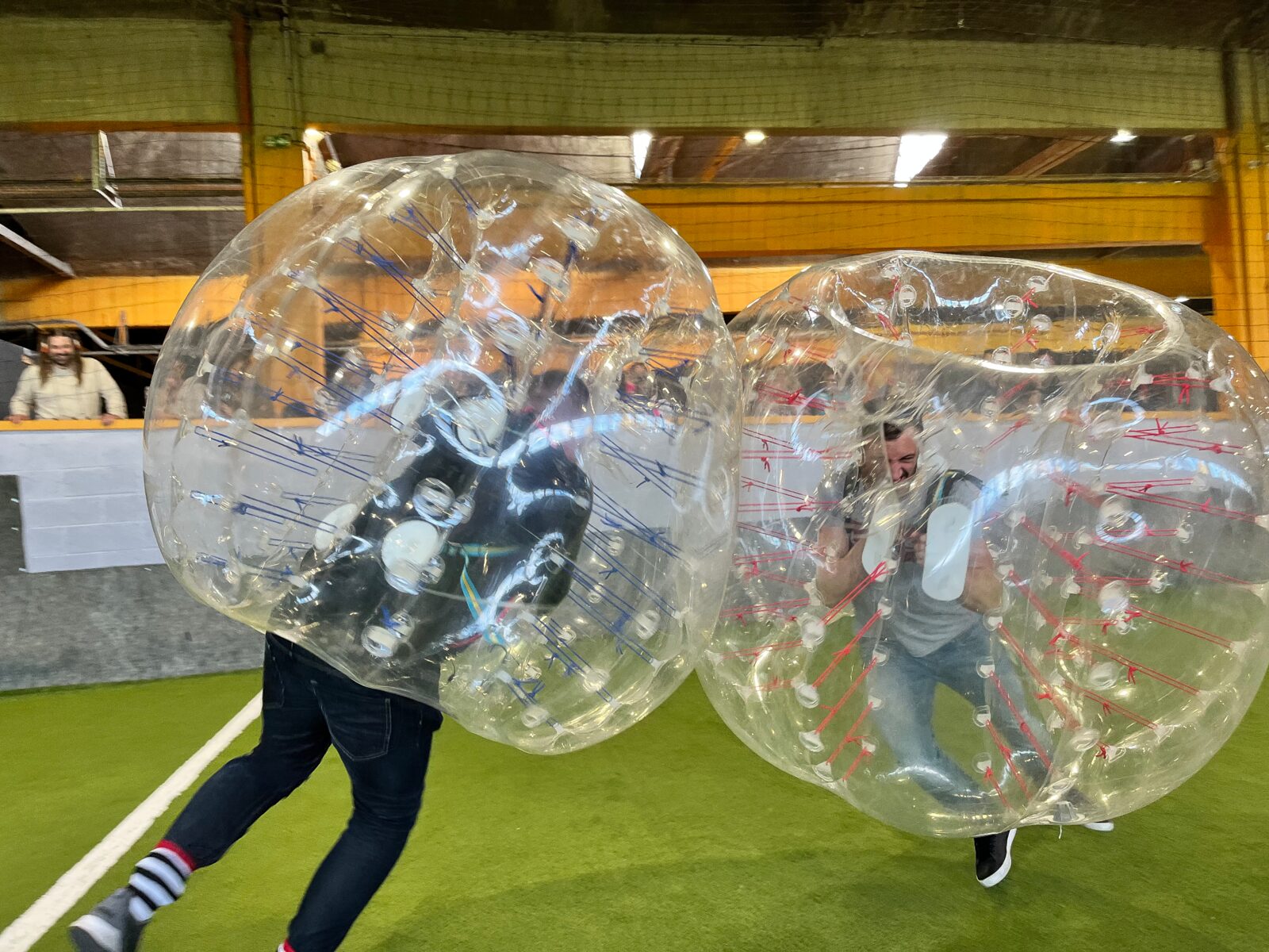 Session de bubble foot en salle chez Team Square