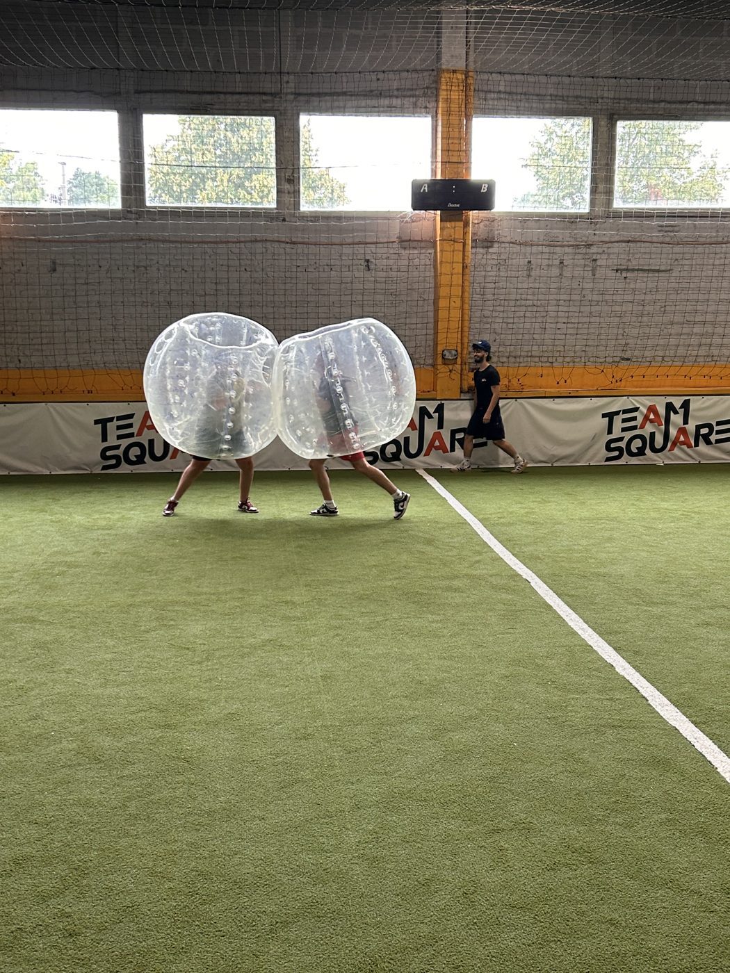 Contact entre deux bulles au bubble foot — Team Square